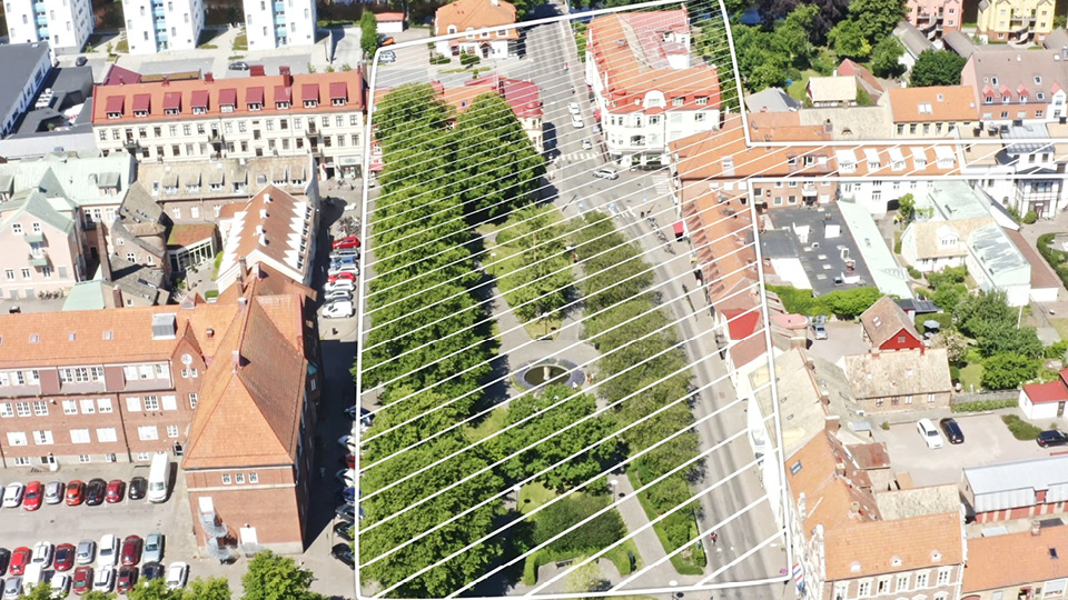 Flygbild över stadsparken i Ängelholm där parken är markerad och även Norra skolgatan är markerad